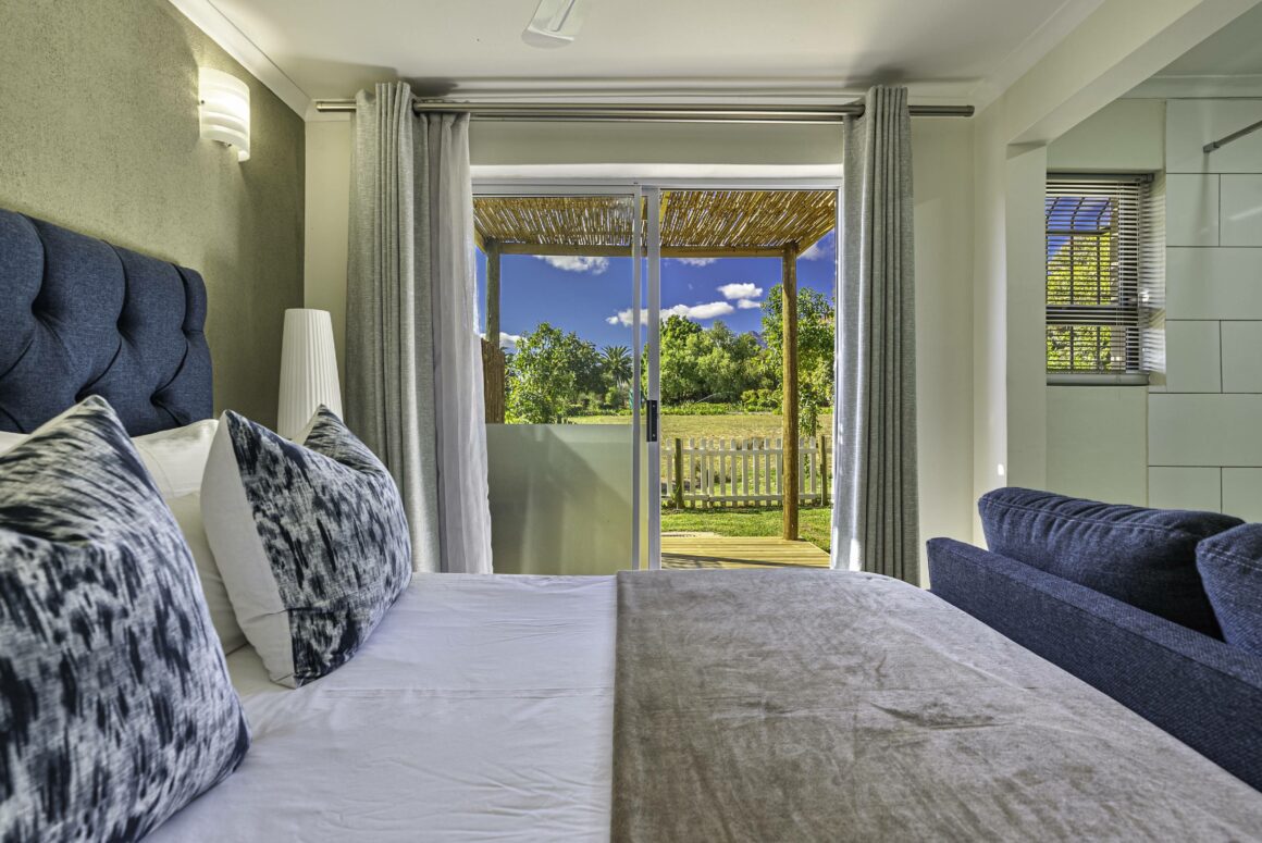 DSC08630-1 THE GATE HOUSE | 103 Queen Bed