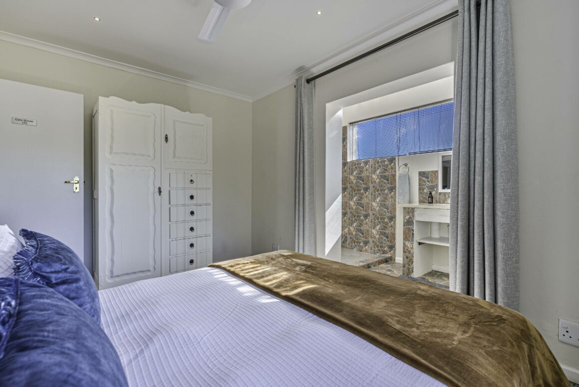 DSC09115-1 THE GATE HOUSE | 104 King Bed