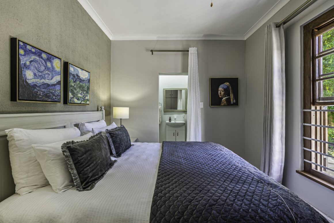 DSC07539-1 MANOR HOUSE | 101 King Room