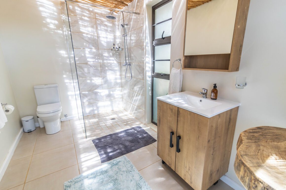 8 GARDEN SUITE | 103 King Bed