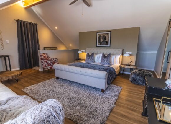 Photo 2 -IMG_2173-HDR THE ATTIC | Honeymoon Suite