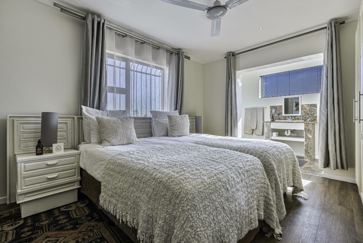 THE GATE HOUSE | 102 Twin Bed
