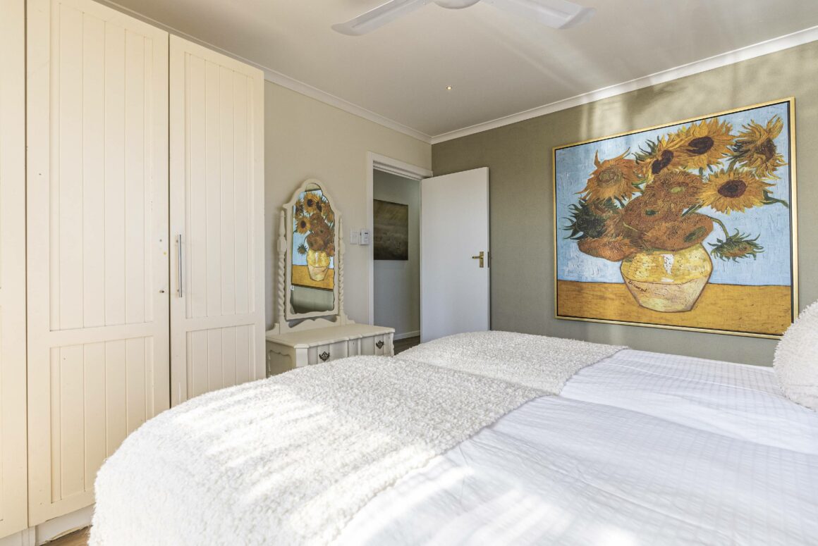 THE GATE HOUSE | 102 Twin Bed