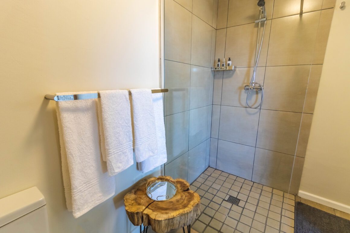 GARDEN SUITE | 104 Twin Beds